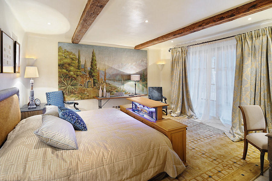 MANOIR Blue Suite