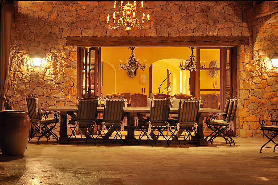 MANOIR_terrace_dining table_night