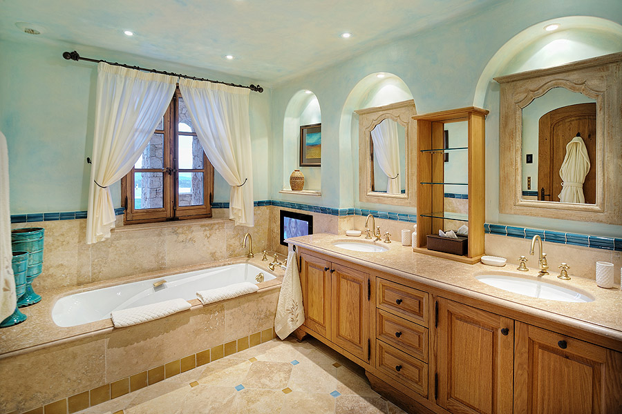 MANOIR_suite_blue_bath