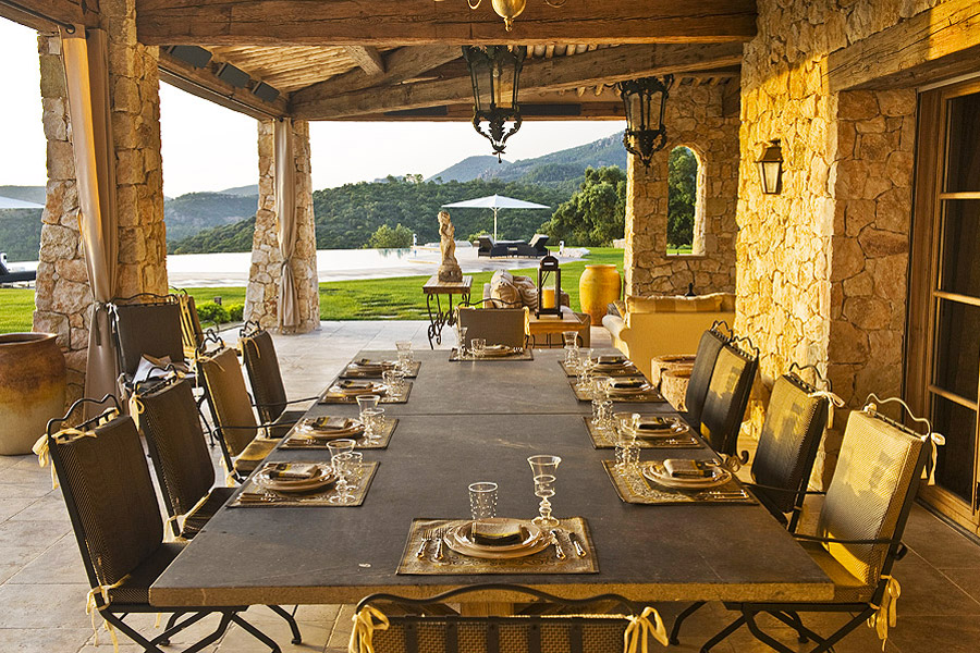 MANOIR_terrace_dining area_day